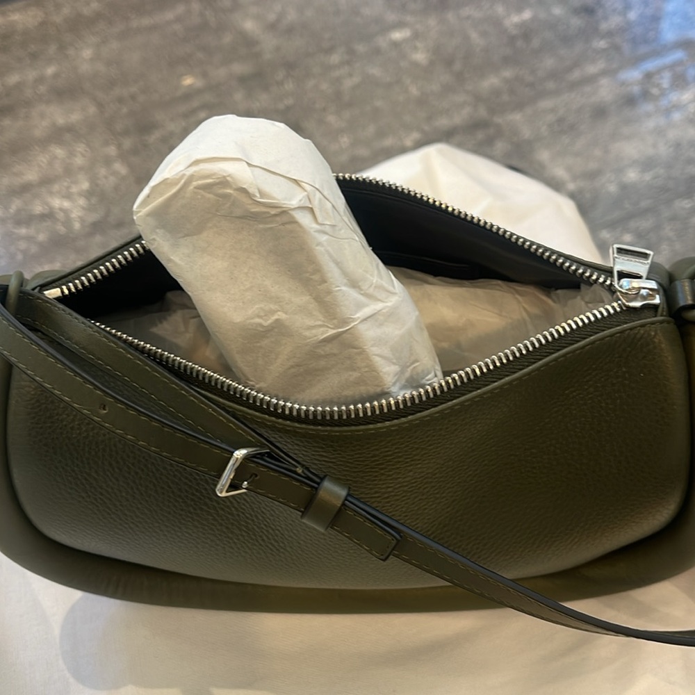 SOLD!!!!! NWT JW ANDERSON THE BUMPER BAG IN DARK OLIVE. - Picture 10 of 13